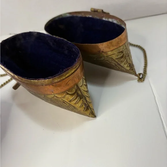 1930’s Hammered Brass Pillow Purse vintage - Picture 10 of 15